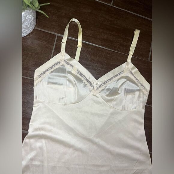 Lorraine nude nylon vintage slip sz 34 Tall - Picture 2 of 9